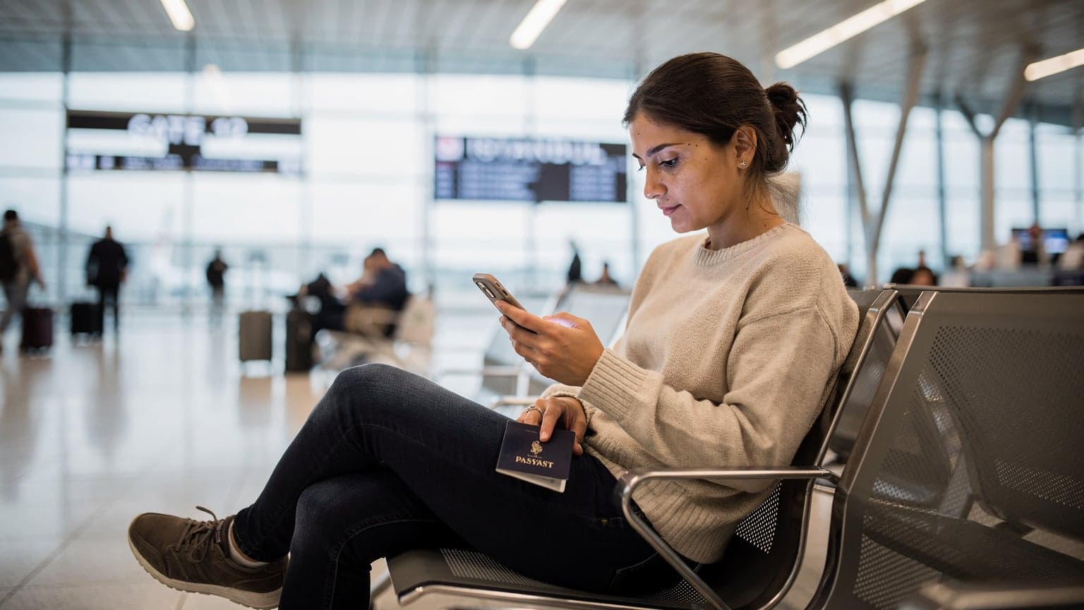eSIM Nedir? Yurt Dışında Mobil Bağlantı için Bilmeniz Gerekenler 2026